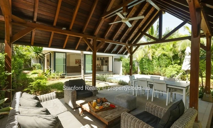 Exclusive Villa for Sale - 3 Bedrooms, Black River, West