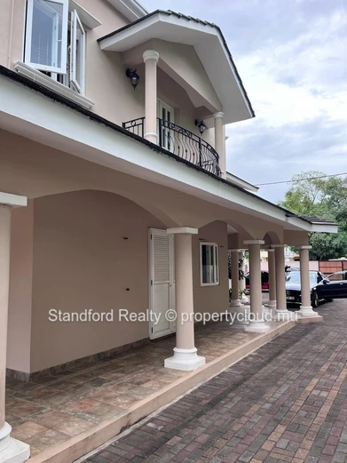 Villa for Sale – 6 Bedrooms, Tombeau Bay, North