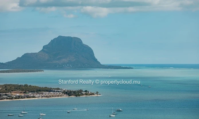 Luxury Villa with Infinity Pool for Sale - 4 Bedrooms, Tamarin