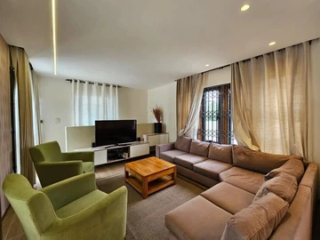 6 Bedroom Villa