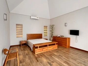 5 Bedroom Villa