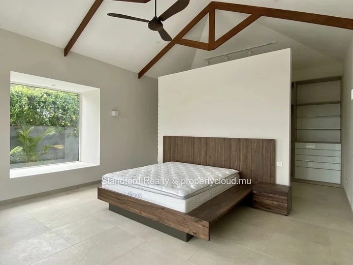 Modern 4-Bedroom Villa for Rent – Mont Piton, North