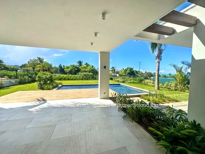 Luxury Seaside 4 Bedroom Villa in Azuri 