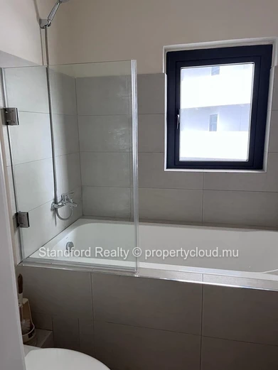 Spacious 3-Bedroom Sky Garden Apartment for sale with Panoramic Mountain View – Trianon