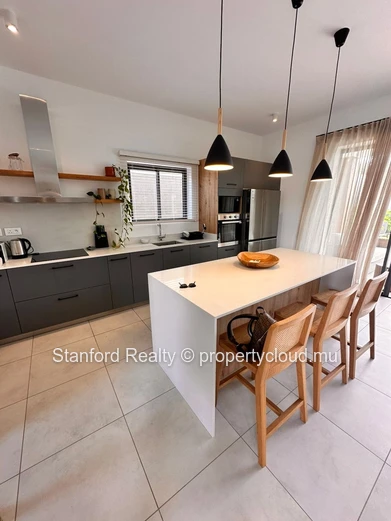Modern Cozy Villa with 3 Bedrooms and Pool – Daruty Forest