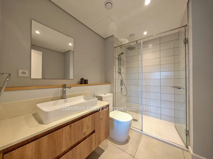 Modern 4-Bedroom Duplex for Rent – Flic en Flac, Cascavelle, West