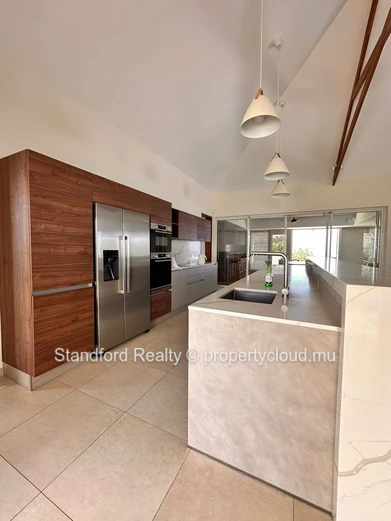 Modern 4-Bedroom Villa for Rent – Mont Piton, North