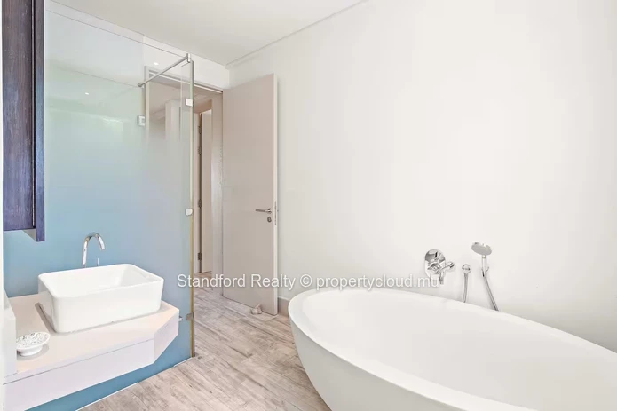 Elegant 3-bedroom villa with pool in Black River