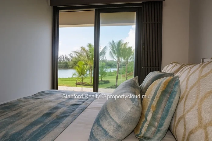 Waterfront Luxury Duplex for Rent - 3 Bedrooms, Calodyne, North