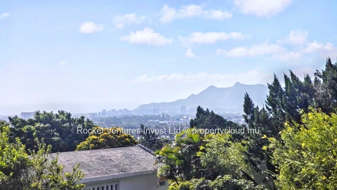 4-Bedroom Villa for Rent and Sale, Floréal – Centre