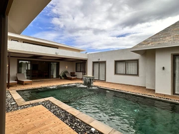 5 Bedroom Villa