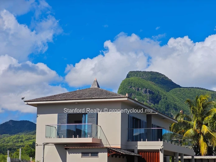 Beachfront Villa for Sale – 4 Bedrooms, Vieux Grand Port 