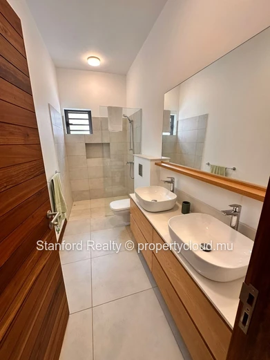 Modern Cozy Villa with 3 Bedrooms and Pool – Daruty Forest