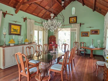 5 Bedroom Villa