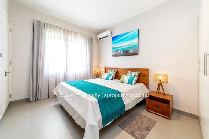 2-Bedroom Apartment with Walking Distance to the Beach 