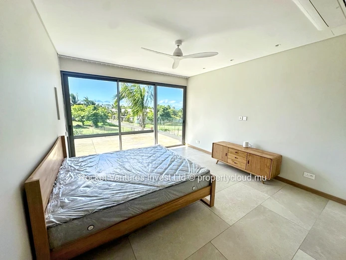 Luxury Seaside 4 Bedroom Villa in Azuri 