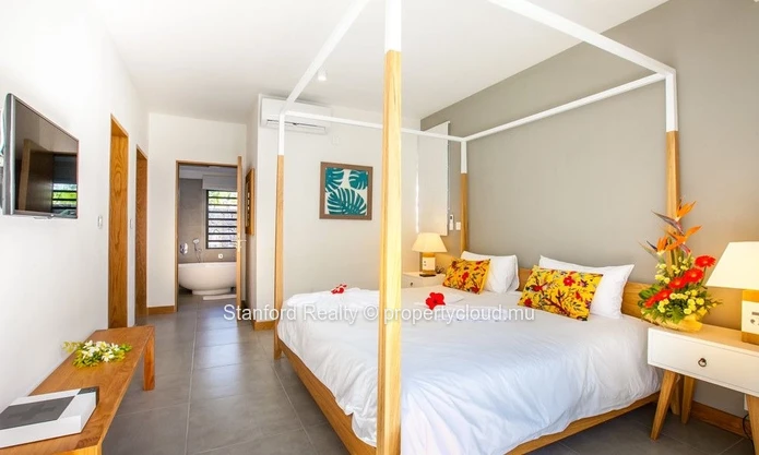 Exclusive Villa for Sale - 3 Bedrooms, Black River, West