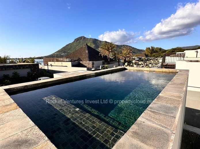 Luxury 3-Bed Beachfront Villa in Tamarin with Pool - For Rent