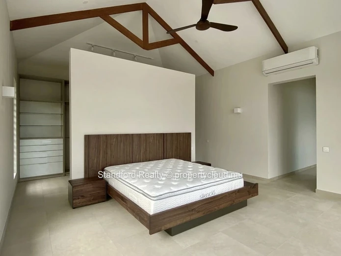 Modern 4-Bedroom Villa for Rent – Mont Piton, North