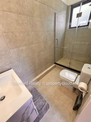 Stylish 3-Bedroom Apartment + Office Just 200m from the Beach – Pereybere