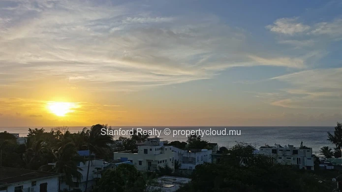 Building for Sale - 15 Bedrooms, Flic en Flac, West