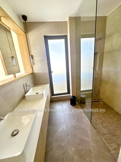 Luxury Seaside 4 Bedroom Villa in Azuri 
