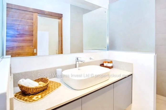Stunning Luxury Villa with 5 Bedrooms, Pointe aux Canonniers