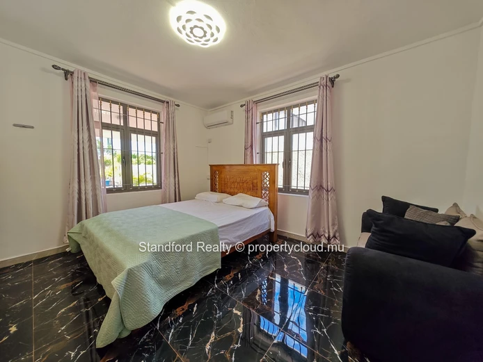 Modern Ground-Floor Apartment with Designer Kitchen – Mont Choisy