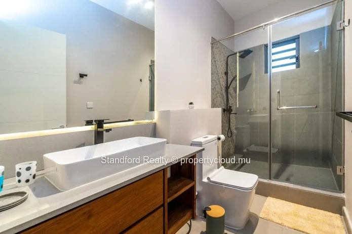 2-Bedroom Apartment with Walking Distance to the Beach 