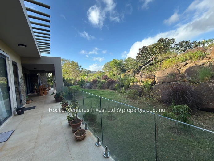 Your Ultimate Retreat: Luxurious Nature-Themed Villa Awaits!