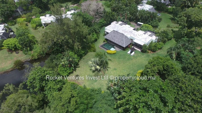 Villa 2 bedrooms under Four Seasons Hotel management. East. Anahita. Super luxury settlement. 