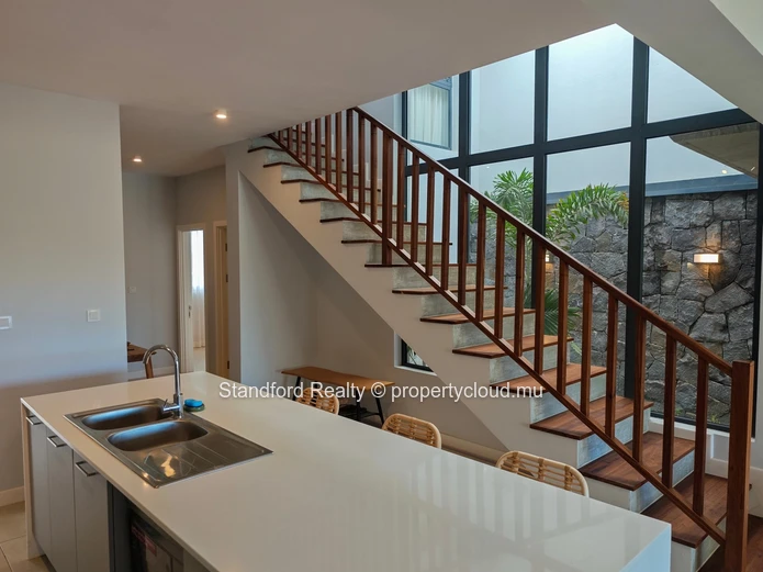 Modern 4-Bedroom Duplex for Rent – Flic en Flac, Cascavelle, West