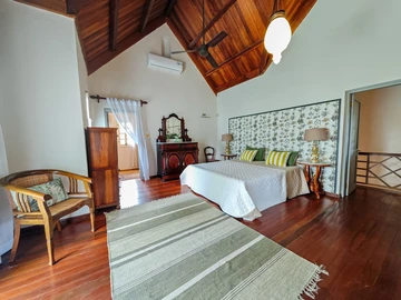 5 Bedroom Villa