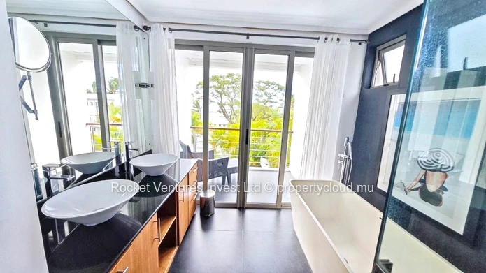 3-Bedroom Beachfront Villa for Rent, Pointe aux Canonniers – North