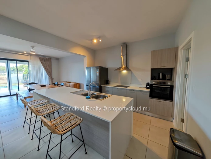 Modern 4-Bedroom Duplex for Rent – Flic en Flac, Cascavelle, West