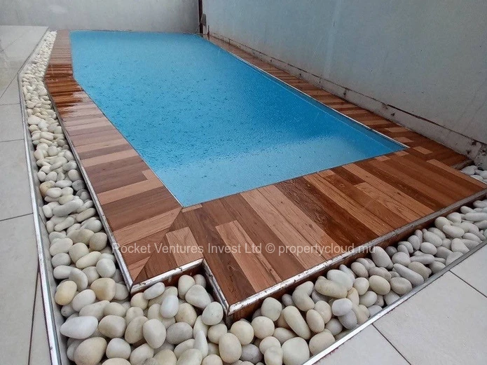 4 bedrooms inexpensive apartments with a private pool