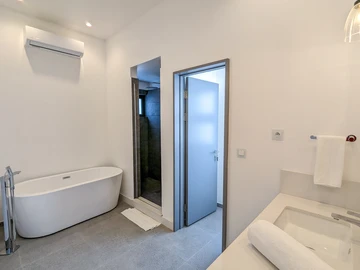 4 Bedroom Apartment
