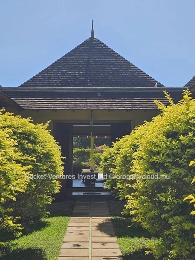 Renovated 4-Bedroom Villa on Golf Course – Tamarina, West Coast