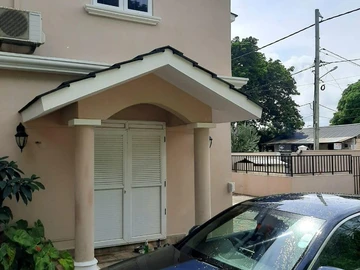 6 Bedroom House