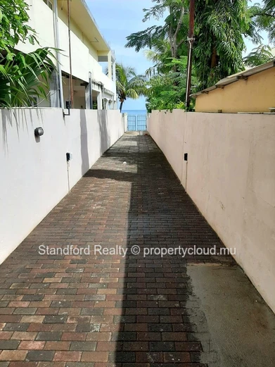 Villa for Sale – 6 Bedrooms, Tombeau Bay, North