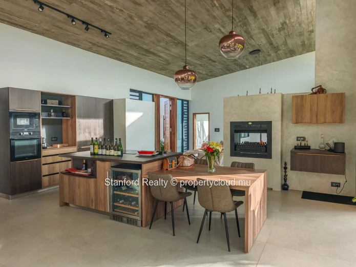 Luxury Modern Villa for Rent - 4 Bedrooms, Avalon, South