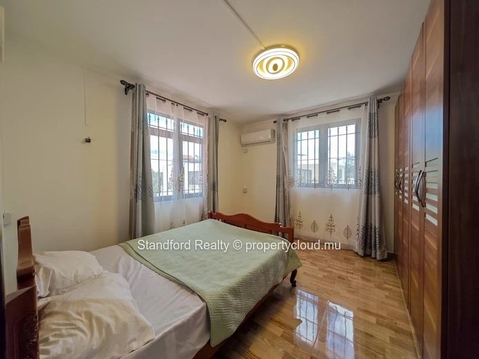 Modern First-Floor Apartment with Open-Plan Kitchen & Private Entrance – Mont Choisy