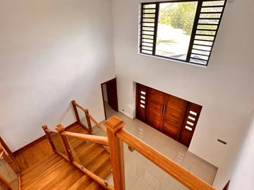 5 Bedroom Villa